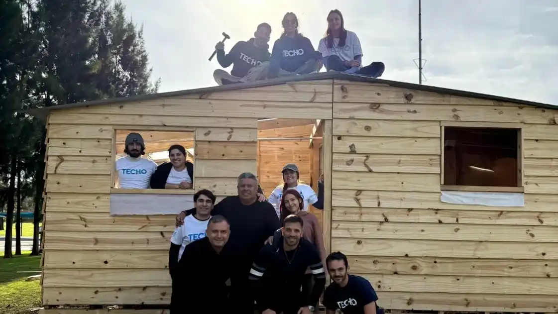 Chiqui Tapia mostró cómo serán las casas que donará la AFA a Bahía Blanca