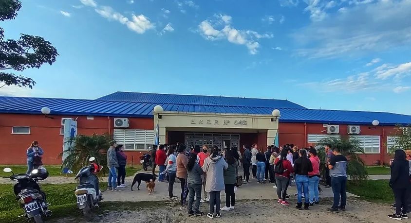 El Director de Nivel Primario, Juan Ignacio Meza,confirmó el desplazamiento del cargo de la directora de la EPEP N°545 del Barrio La Nueva Formosa Ana Sigel.