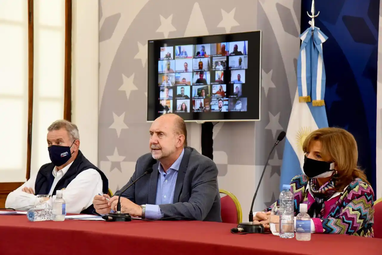 El Gobernador firmó convenios para la construcción de 162 viviendas en el sur provincial