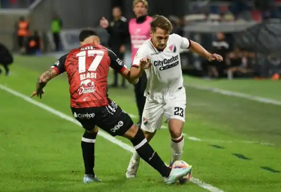 Un gol de mitad de cancha sepultó las esperanzas de Newell’s, y cayó 2-0 frente a Central Córdoba