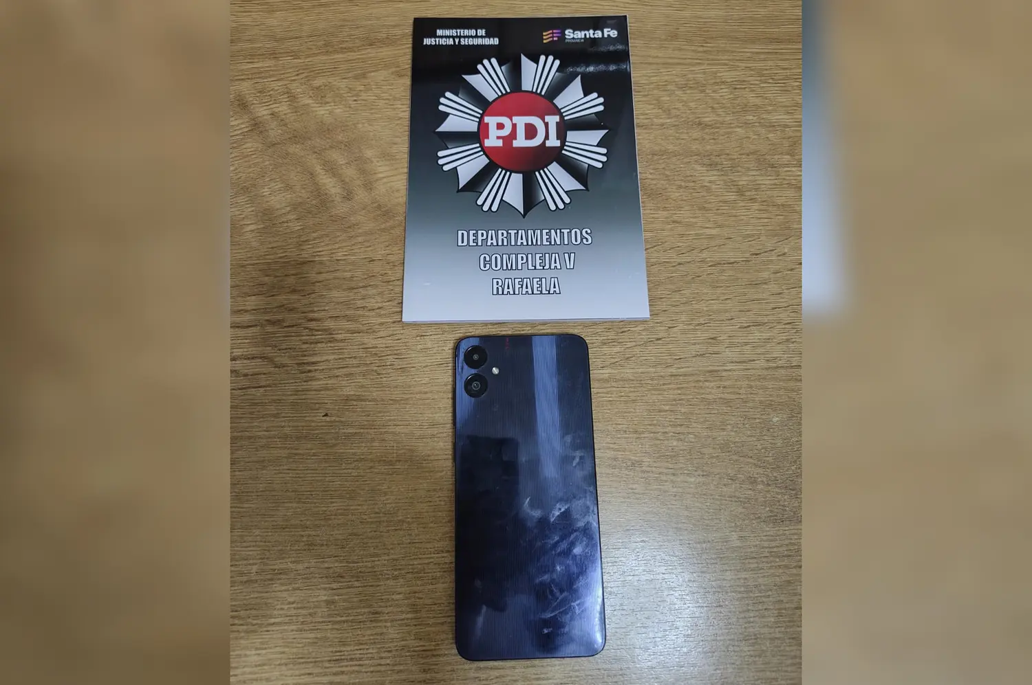 Pidió agua, dinero y un teléfono prestado, pero se lo robó: el aparato apareció en la región