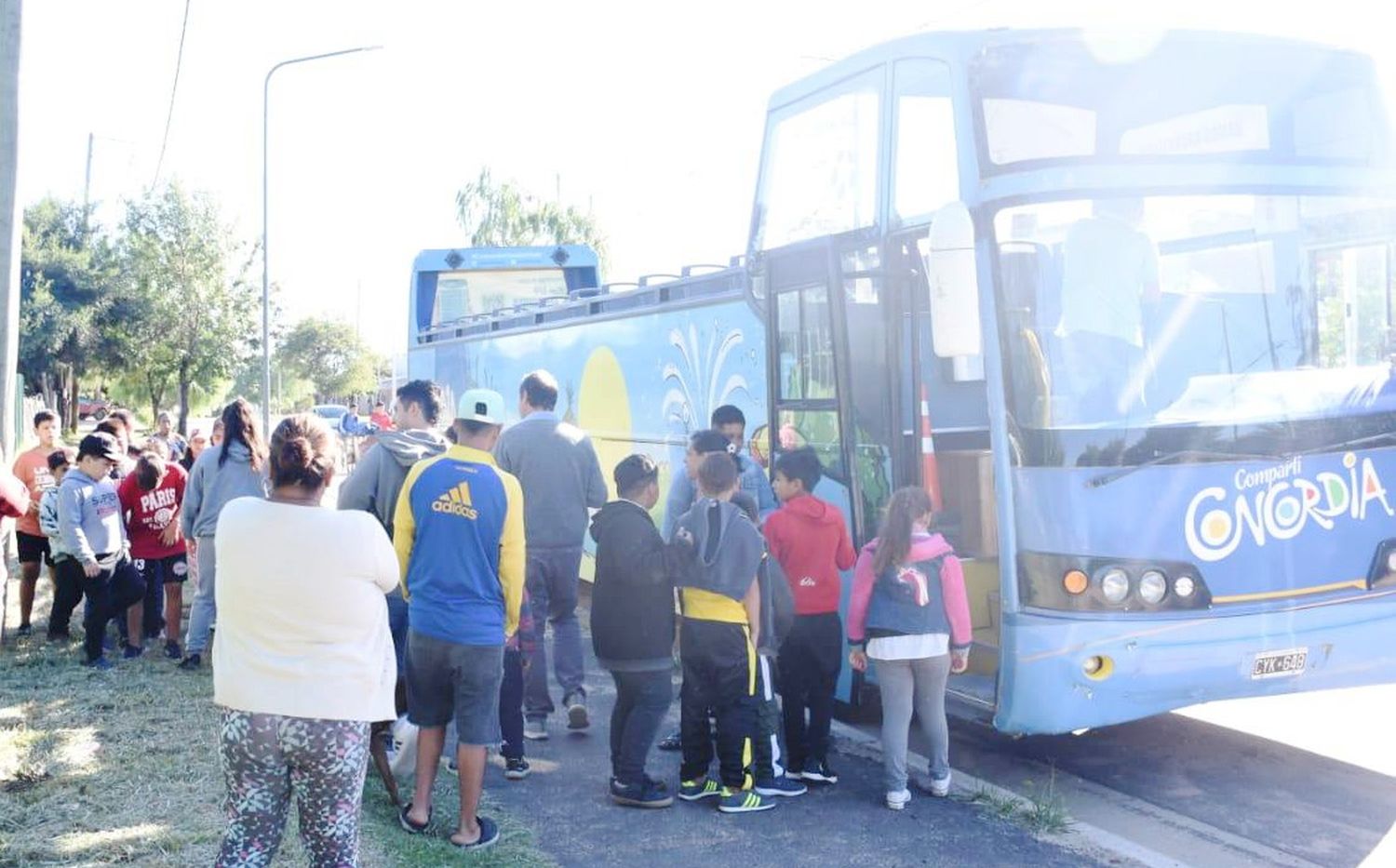 Paseo en bus turístico y kermese itinerante