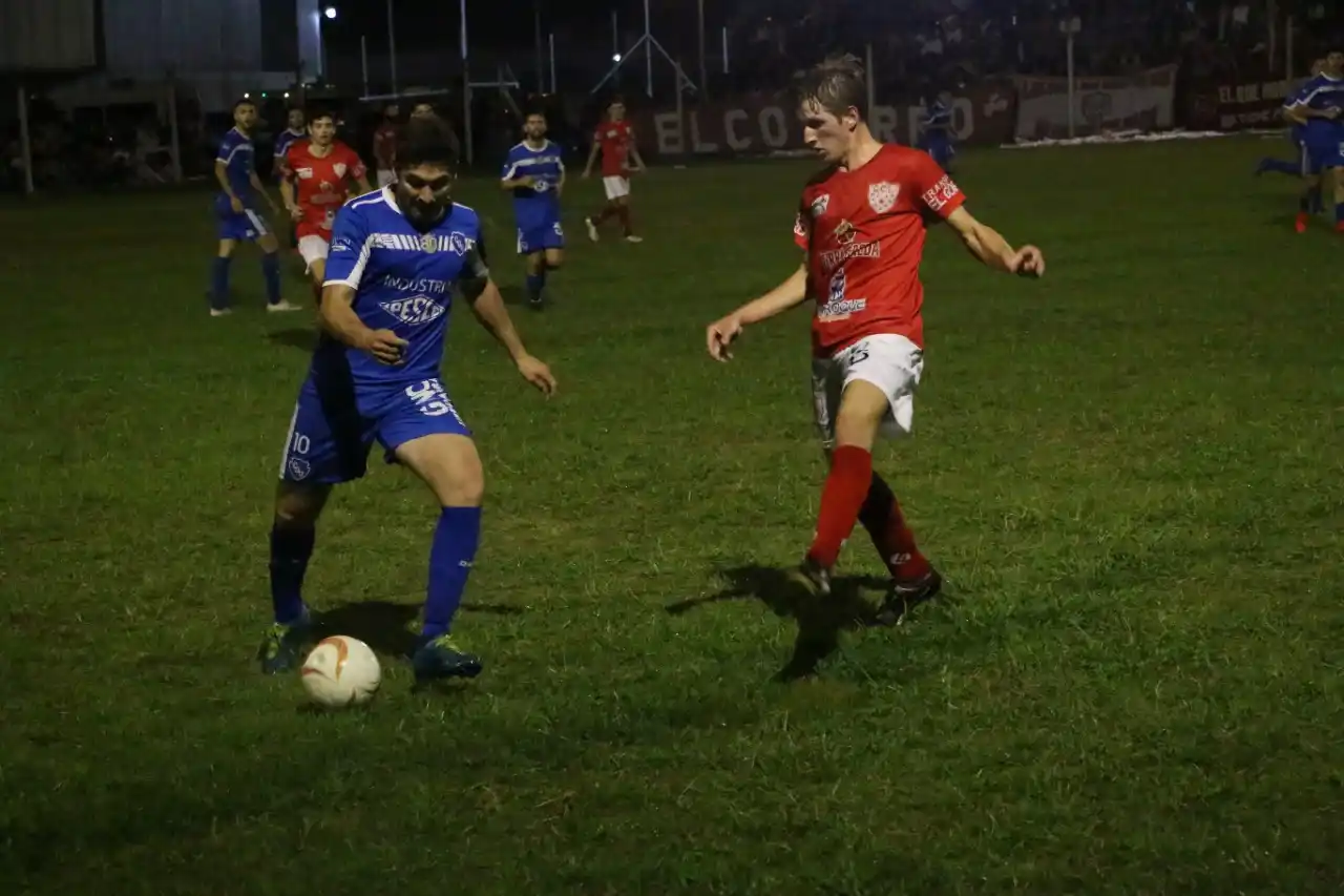 Copa Entre Ríos: Deportivo Urdinarrain y Central Larroque definen el campeonato