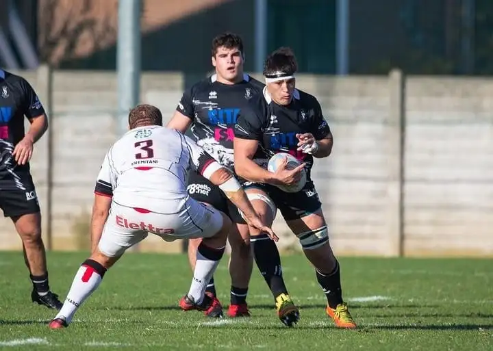 Bernardo Quaranta en acción con la camiseta de Lyons.
