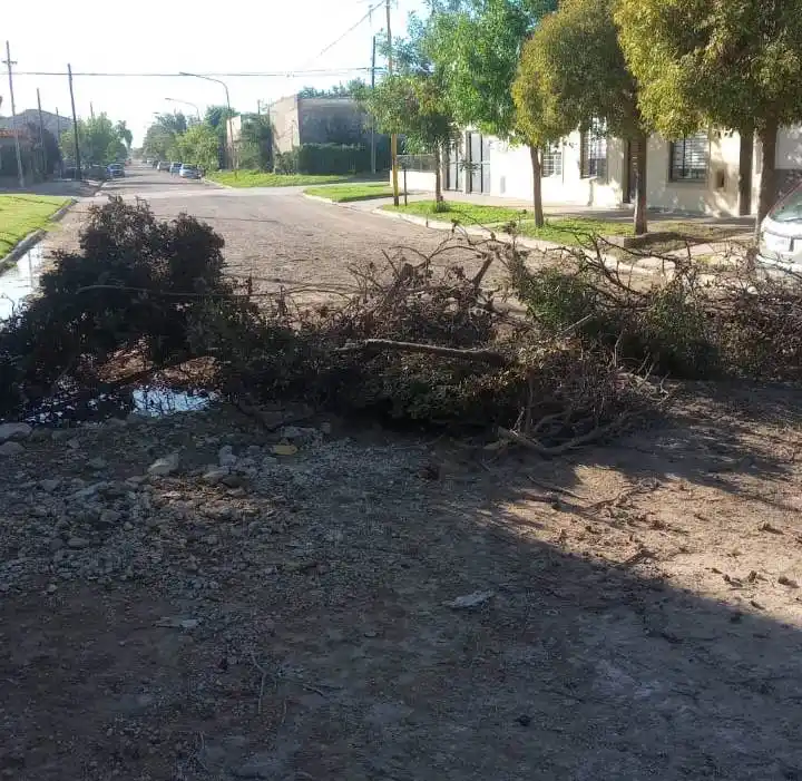 Vecinos cortaron el tránsito en Salta al 500 por pérdidas de agua