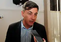 Méndez presentó un proyecto para reconocer a Toth y a Ghezzi