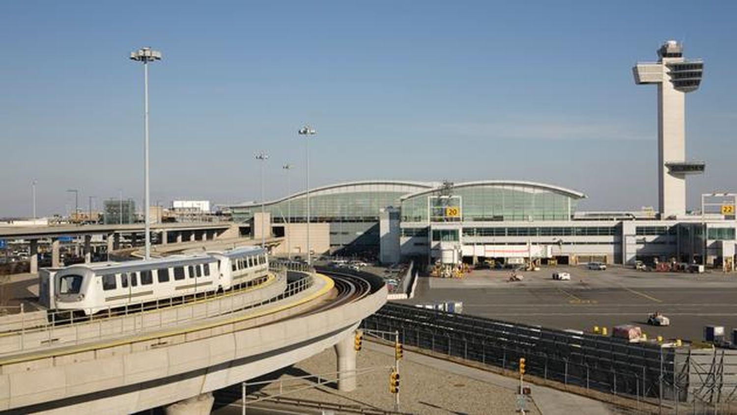 Los aeropuertos JFK y La Guardia incorporan bancos de testeo de COVID-19 para controlar a los pasajeros