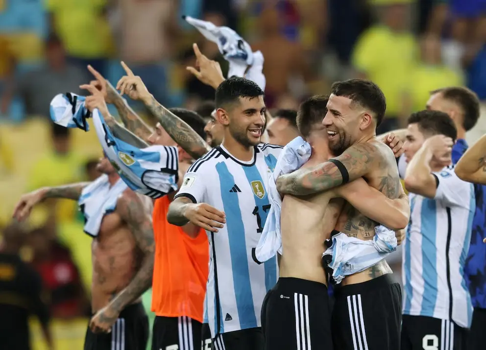 Cuti Romero y Nicolás Otamendi, dos fijas para la defensa (Foto REUTERS/Sergio Moraes)