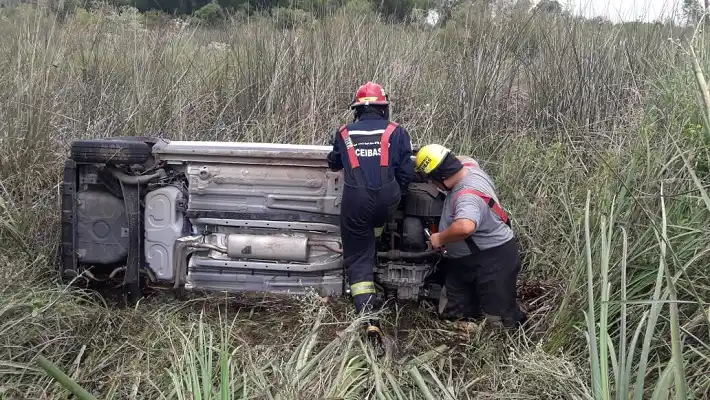 Una madre y su hijo de 1 año volcaron en la Ruta 12
