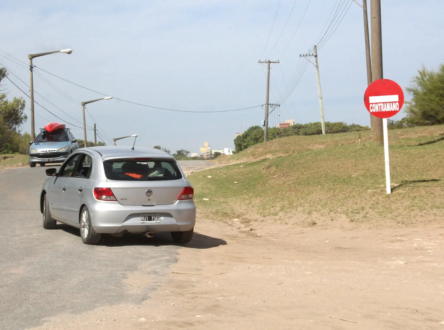 No se respeta el sentido de circulación en la avenida 2