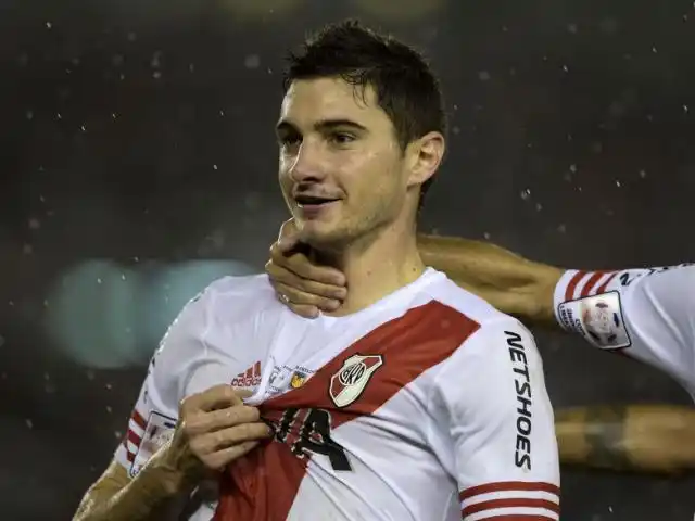 Alario volvió a encontrarse con la pelota