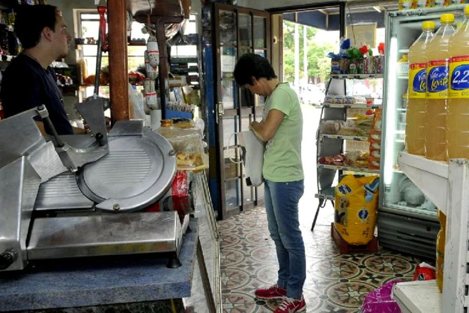 Una familia necesitó $ 939.886 en agosto para no ser pobre, informó el Indec