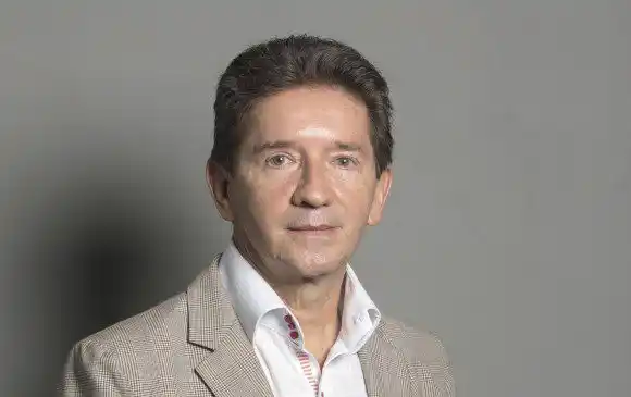 ¿PARAMILITARES CON CANDIDATO PRESIDENCIAL COLOMBIANO? Luis Pérez ¡salpicado!