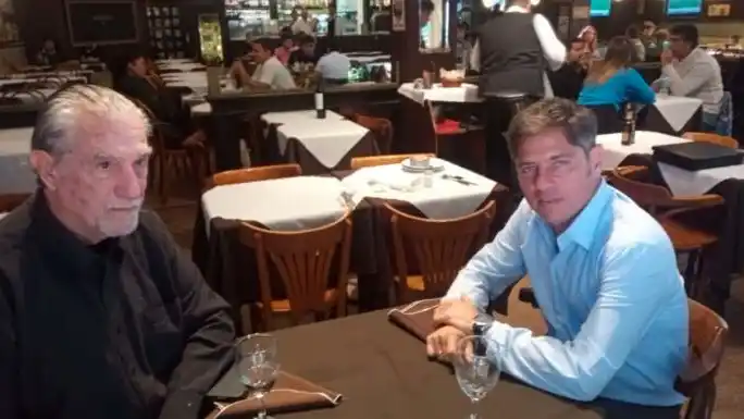 Federico Storani y Axel Kicillof mantuvieron un encuentro en la confitería Modelo de La Plata.