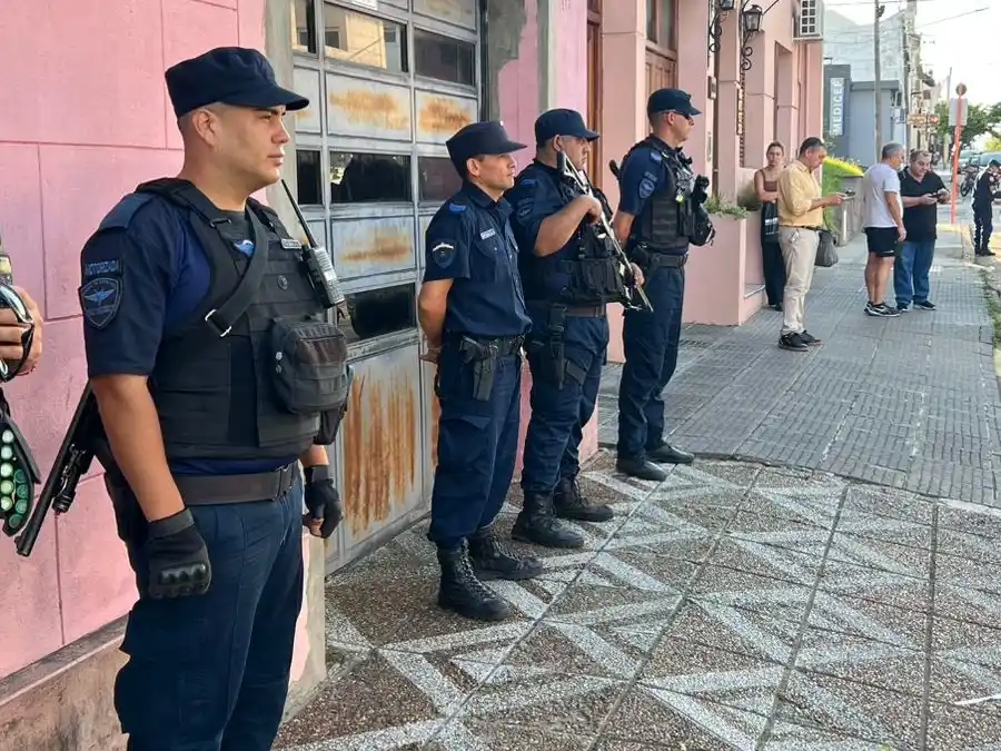 Intervención policial en el Sindicato de la Fruta: doce personas detenidas tras ingreso violento