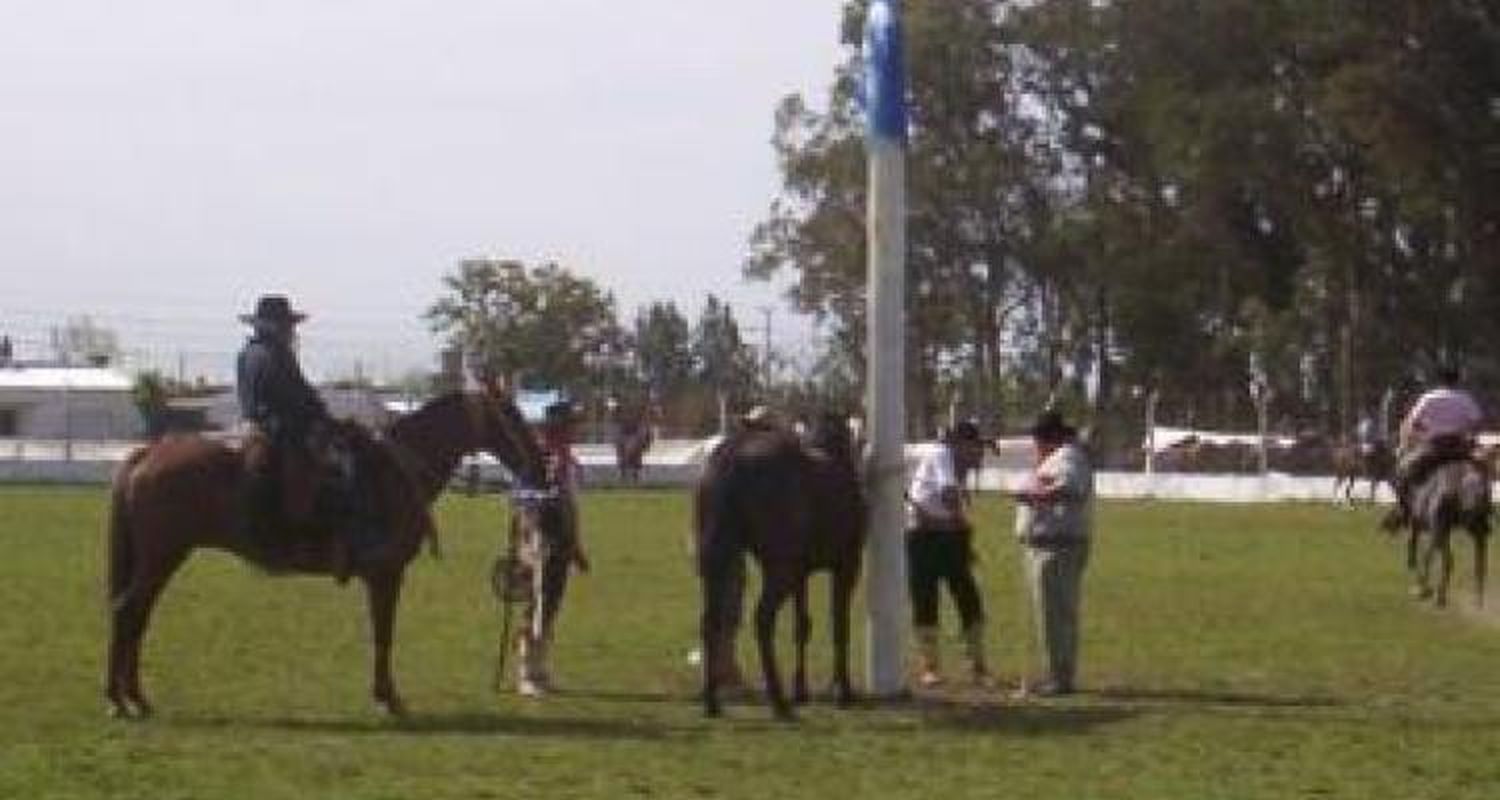 2000 personas acompañaron la Jineteada en Río Tala
