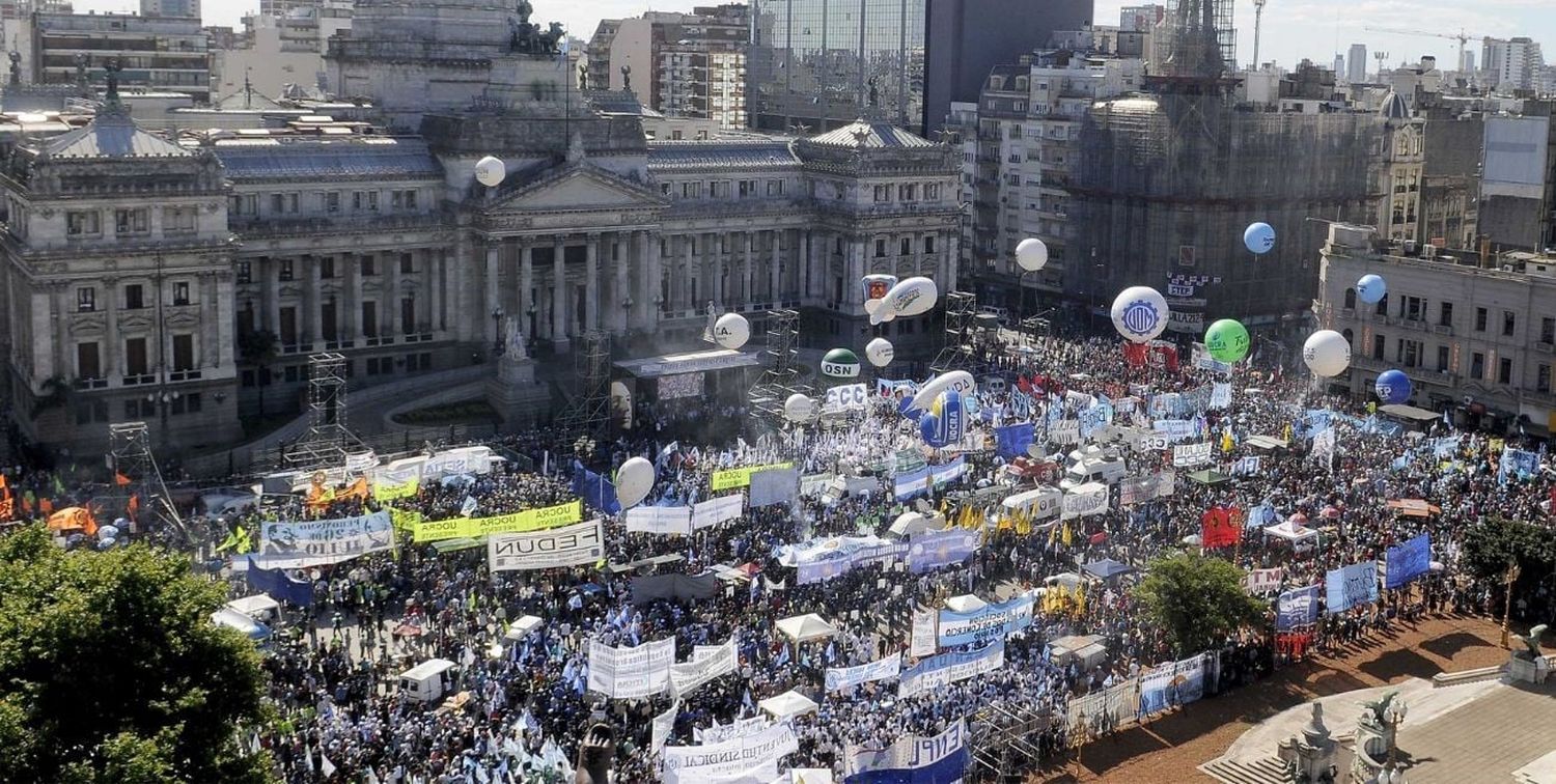 El acto tendrá lugar a partir de las 14 en la Plaza del Congreso, bajo la consigna "Desarrollo - Producción- Trabajo". Crédito: Archivo El Litoral.