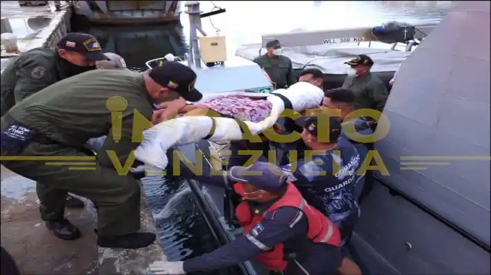 ¡AYUDA! Madre de la niñera víctima del naufragio llega a Pariata para conocer su estado