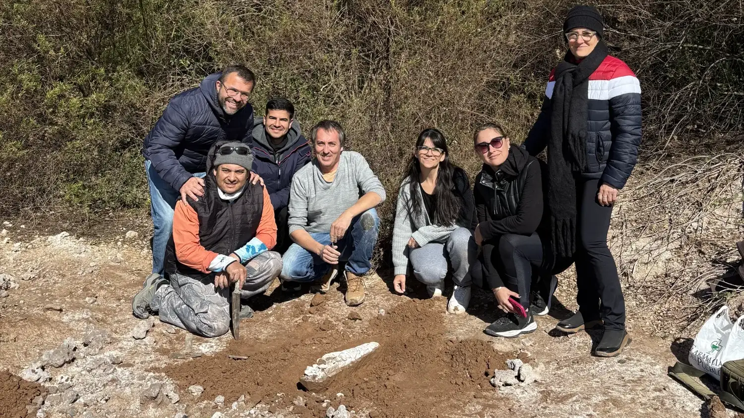 Integrantes del equipo de investigación del Conicet, la Provincia de Córdoba y la Municipalidad de Marull participaron de la campaña científica realizada en la laguna Mar Chiquita. (Foto gentileza Municipalidad de Marull).