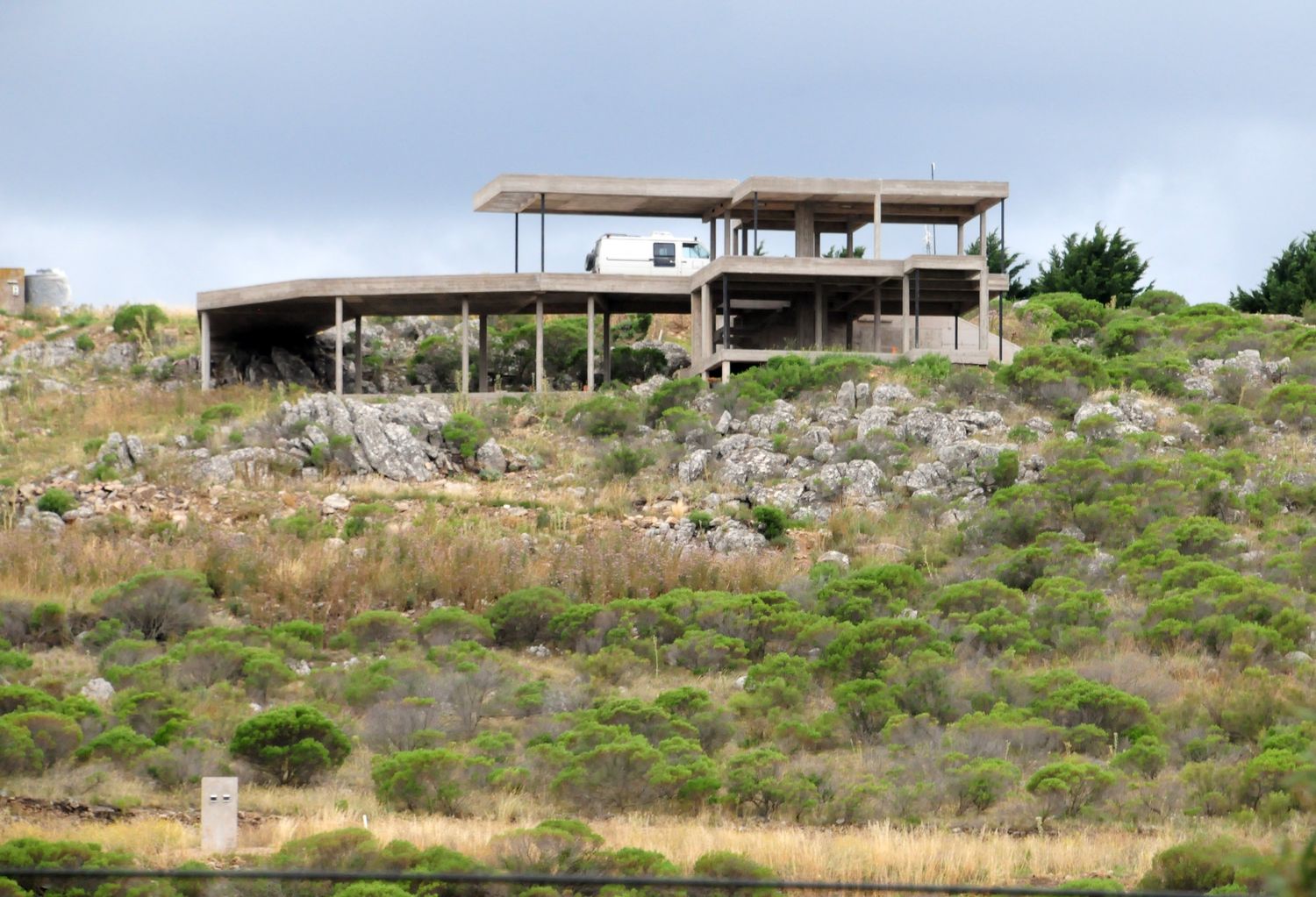 La comunicación aprobada consta de una serie de interrogantes acerca de la construcción irregular en la zona serrana, la cual se ve limitada por el Plan de Desarrollo Territorial.