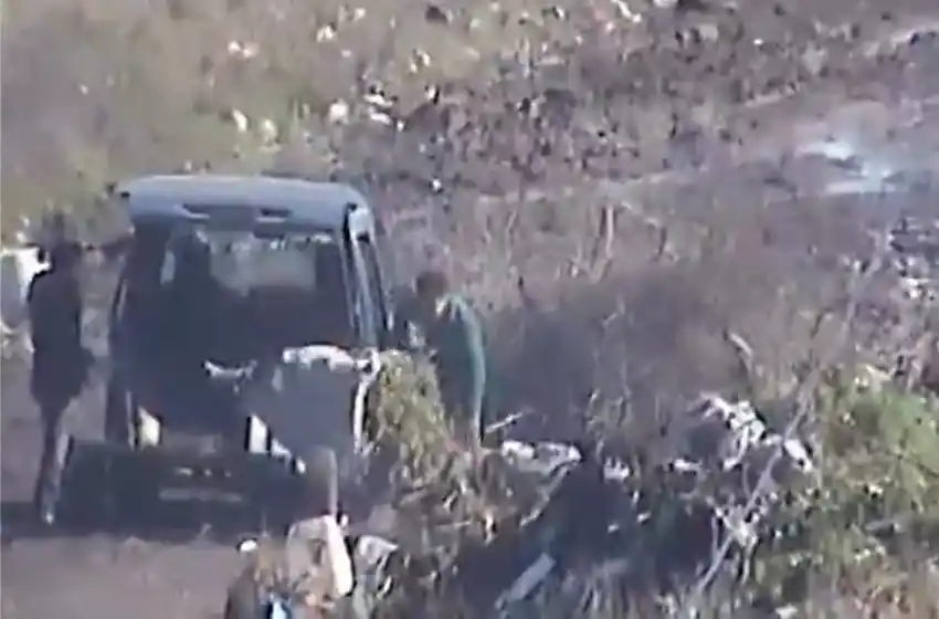 Infraccionaron a conductores que arrojaron basura en espacios verdes