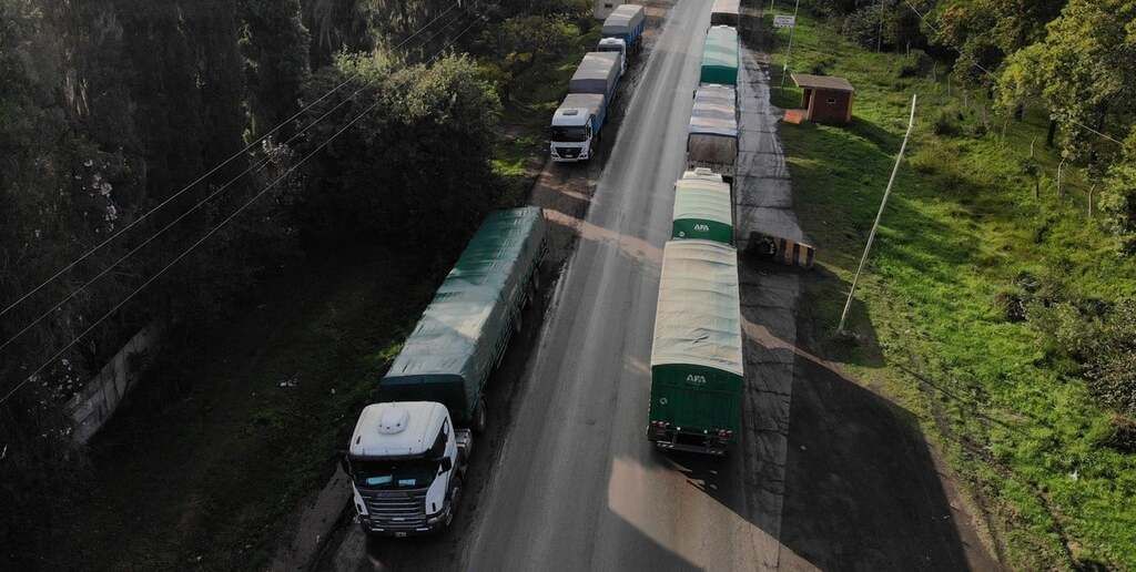 Suponiendo una distancia de 180 km al Gran Rosario, los costos de transportar los granos desde esta región a los puertos y plantas del Up-River habrían representado un 11% para el maíz y 7% para la soja.
