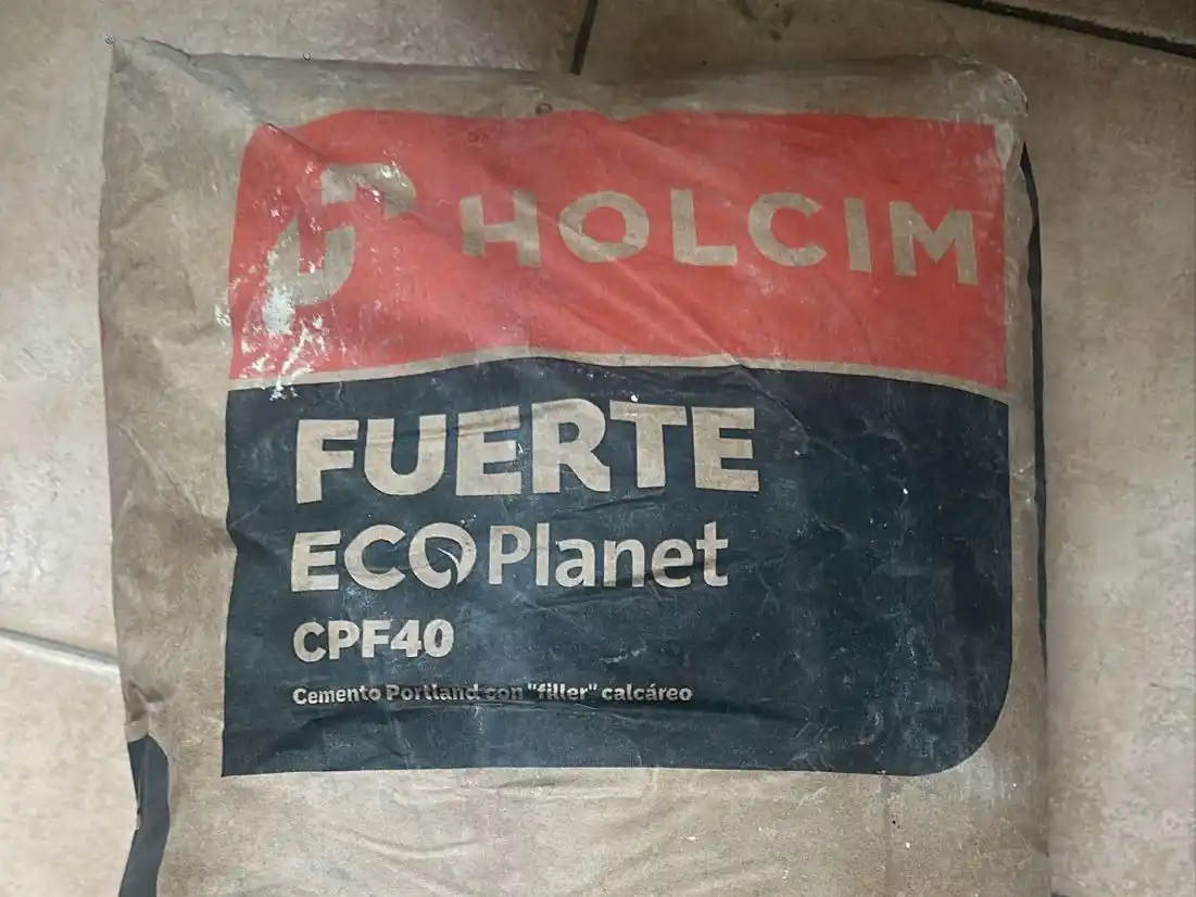 Detuvieron a un joven por robar una bolsa de cemento en una obra en Rafaela