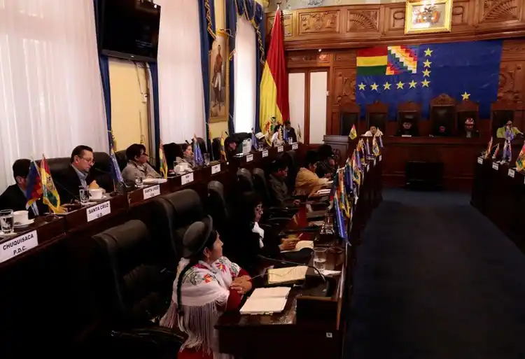 El Senado de Bolivia acordó convocar a elecciones sin Evo Morales