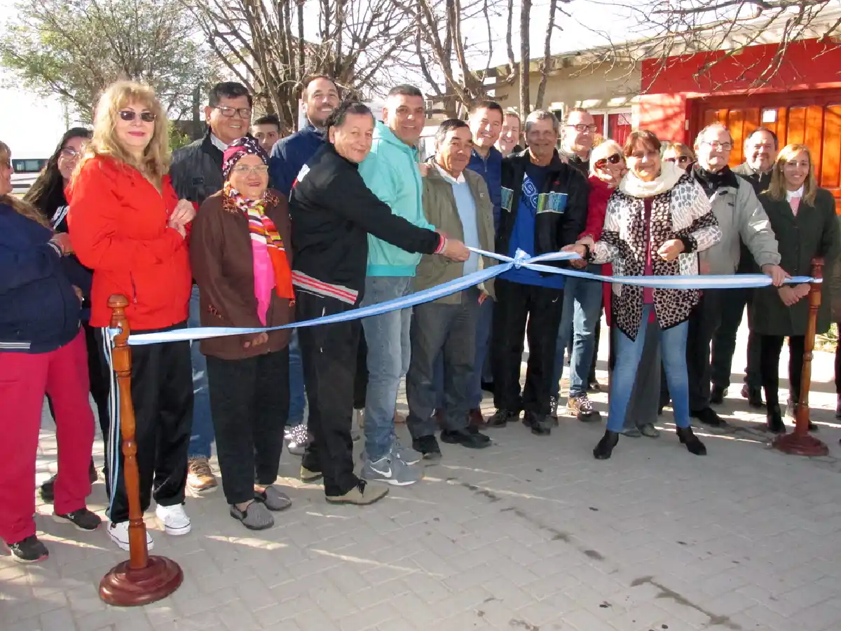 Vecinos de barrio IPV estrenan adoquinado 