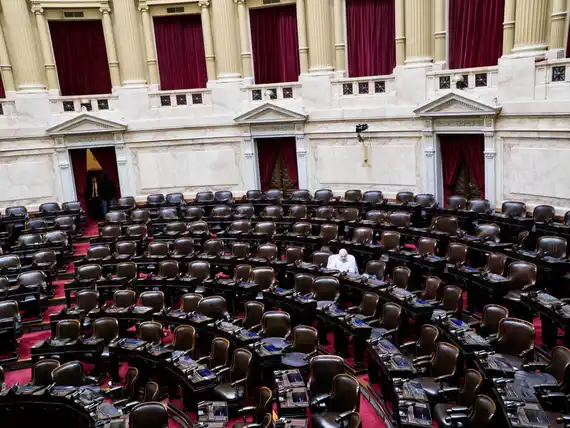 El peronismo pone en juego el 50 por ciento de sus bancas y LLA busca llegar al tercio