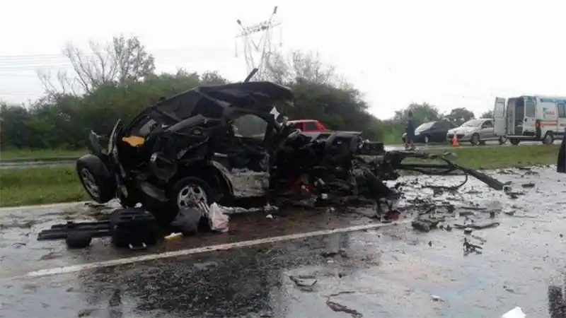 Tragedia en Ceibas: Una pareja y su hijo murieron en la Ruta 12