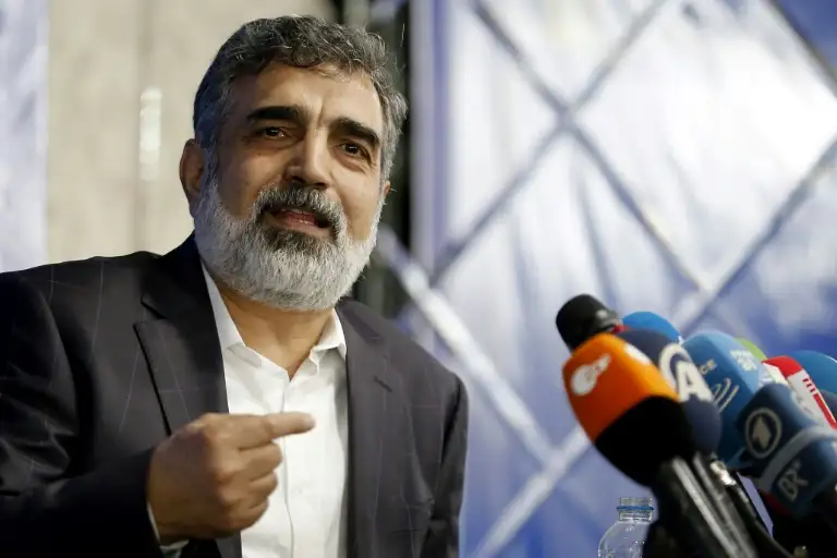 Irán anunció que está a punto de superar el límite permitido de uranio almacenado