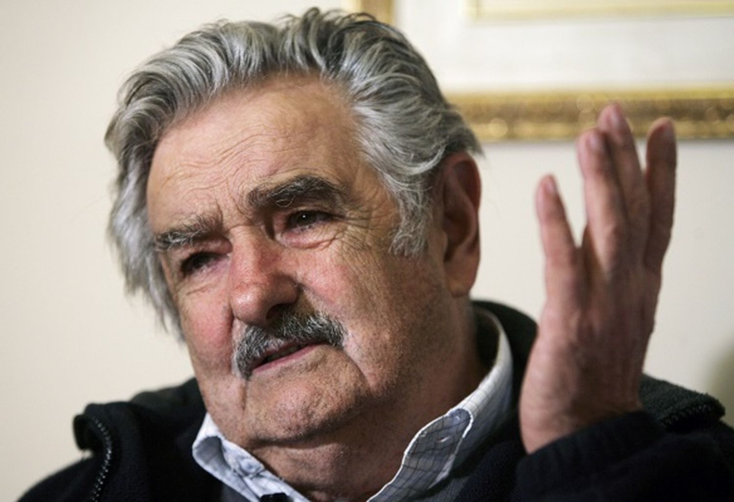 Mujica teme por un golpe de militares de izquierda en Venezuela