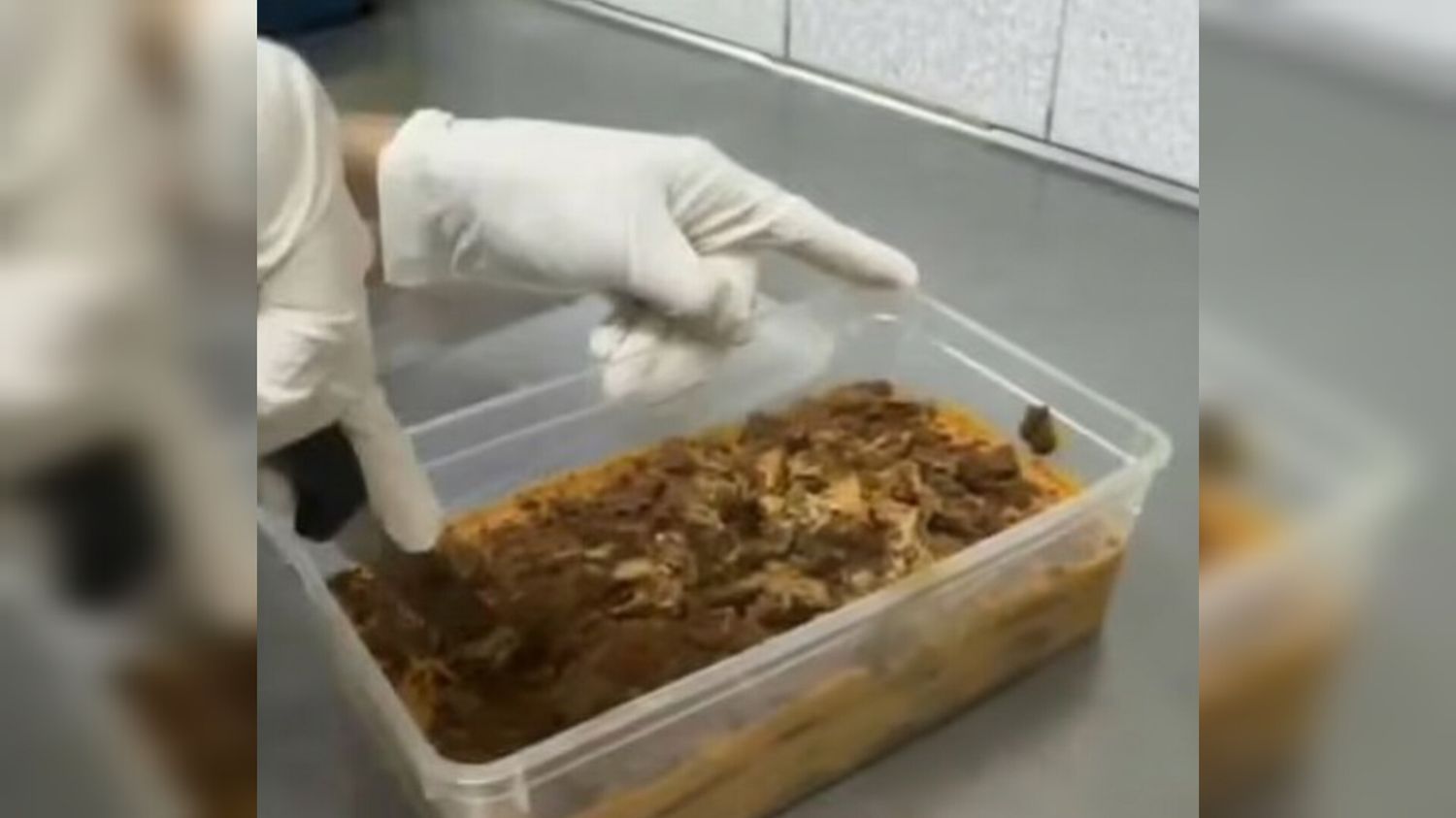 La chocotorta en donde estaba el celular.