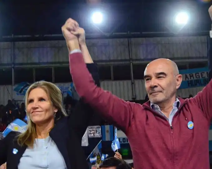 Cynthia Hotton, vice de Gómez Centurión, desafía a Magario con un cierre de campaña en La Matanza