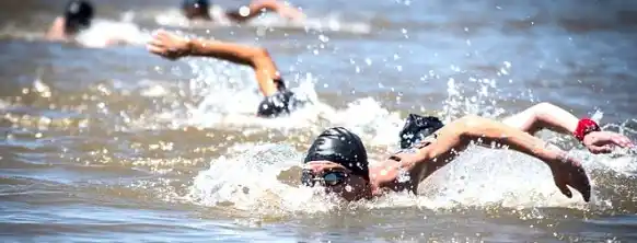 El Paraná se agita con la 21° Maratón Acuática de Rosario