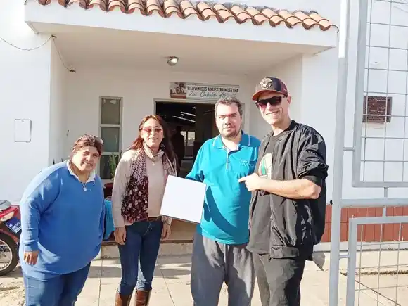 El influencer entrerriano, Bruno Stoa donó internet a una escuela en Colonia Roca