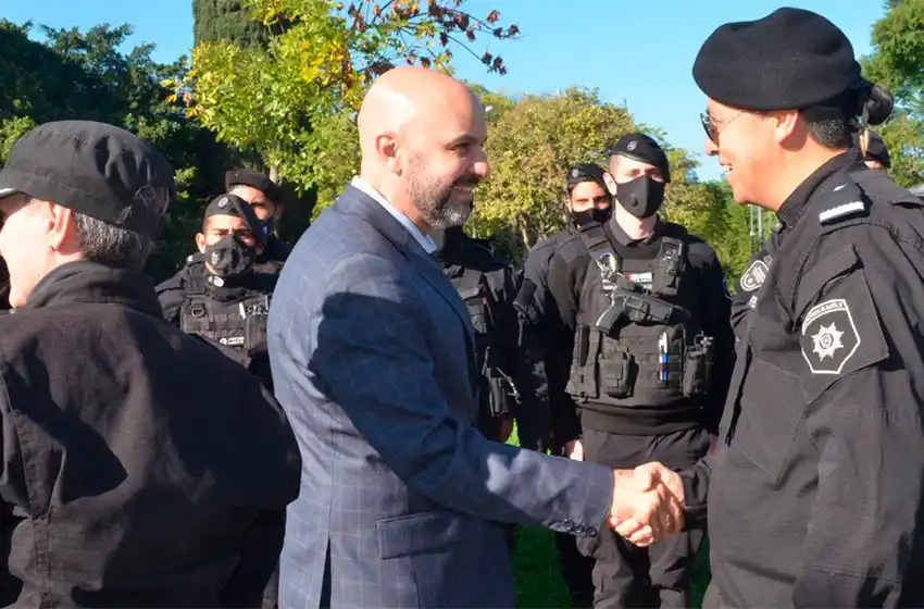 Incorporaron 10 nuevos patrulleros a la Policía de Santa Fe: «Acá estamos para seguir metiendo presos a delincuentes y narcotraficantes»