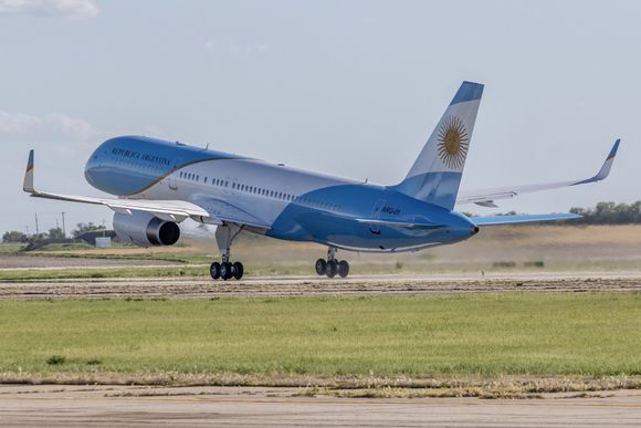 El nuevo Boeing 757 presidencial argentino comienza su vuelo de entrega