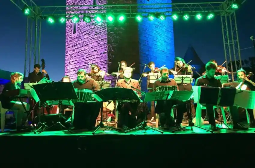 La Orquesta Típica Rayuela presenta “Un poco más al Sur”