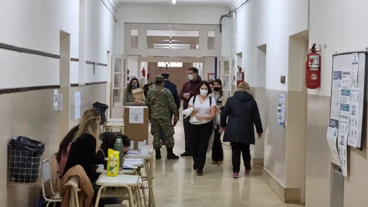 Ayer finalizó la distribución de las urnas.