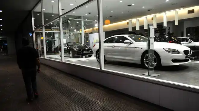 A mes y medio de su sanción, el Gobierno busca modificar el impuesto a los autos de media y alta gama