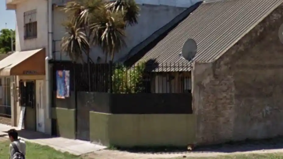 Horror en Laferrere: Encerró a su hijo de 4 años, mató a cuchilladas a su mujer embarazada de 6 meses y se suicidó