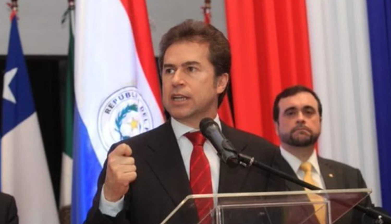 Se trata del Ministro de Industria y Comercio de Paraguay, Luis Castiglioni.