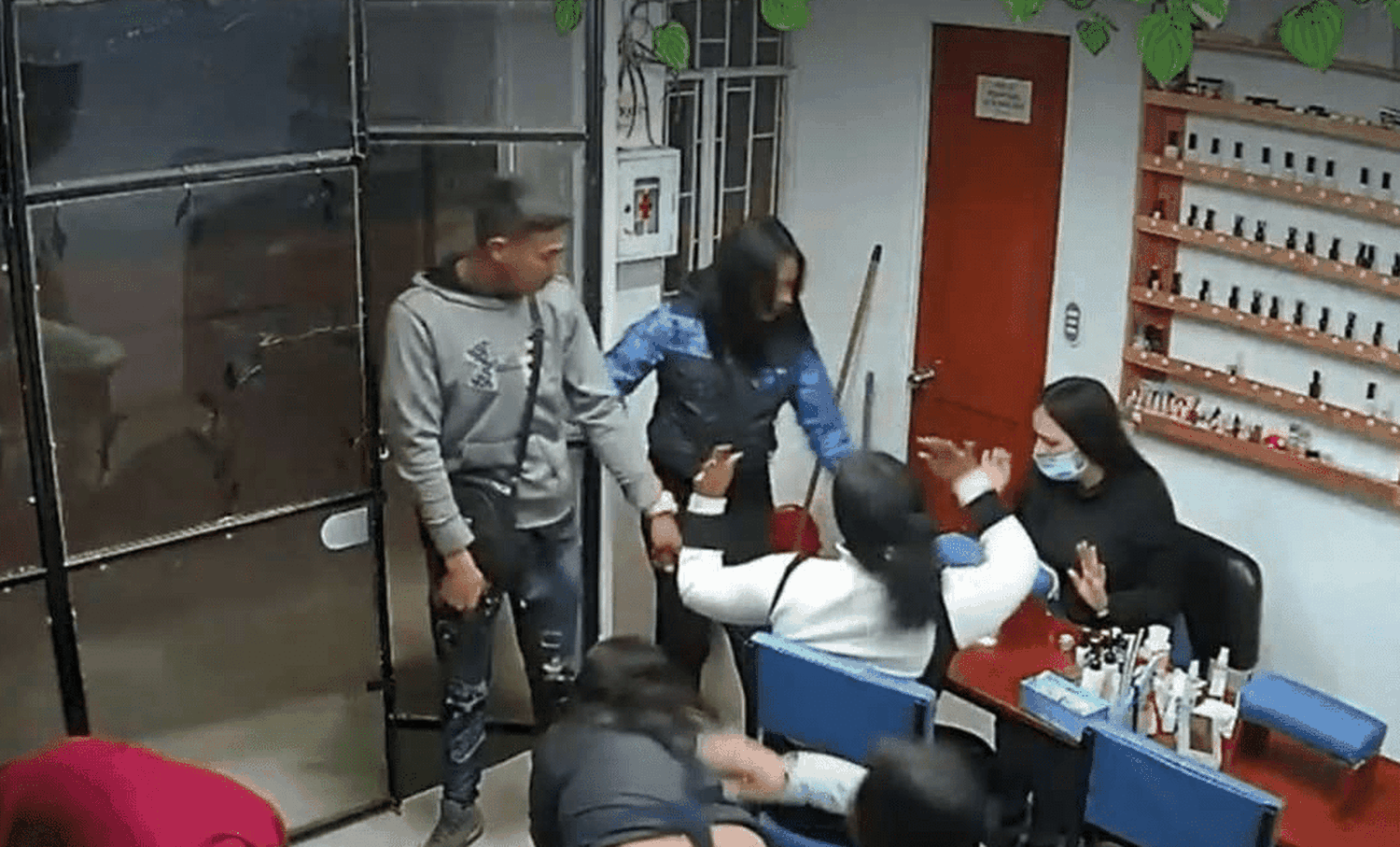 Dos sujetos armados robaron en un SPA