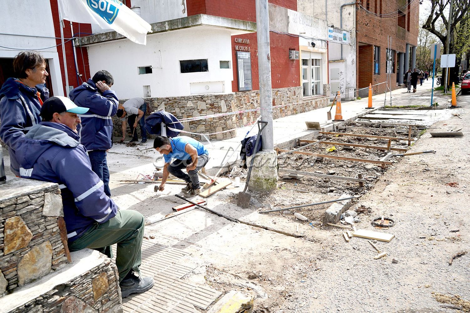 Trabajos. Frente a la Comisaría Primera, sobre la avenida 58