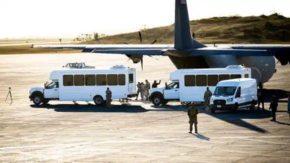 EE. UU. DEVUELVE a 40 migrantes de GUANTÁNAMO a Luisiana (+Detalles)