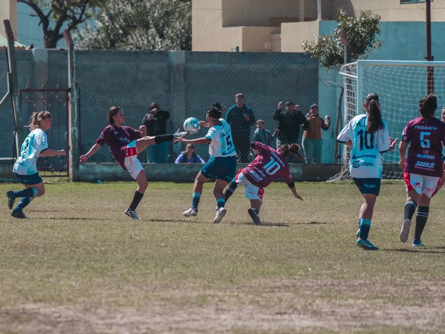 El "9" y la Crema definen el título del Clausura del fútbol femenino liguista de Primera. Foto:Prensa 9 de Julio