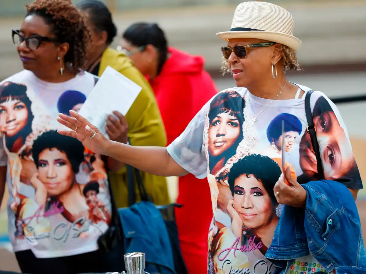 Fanáticos hicieron largas filas para despedir a Aretha franklin