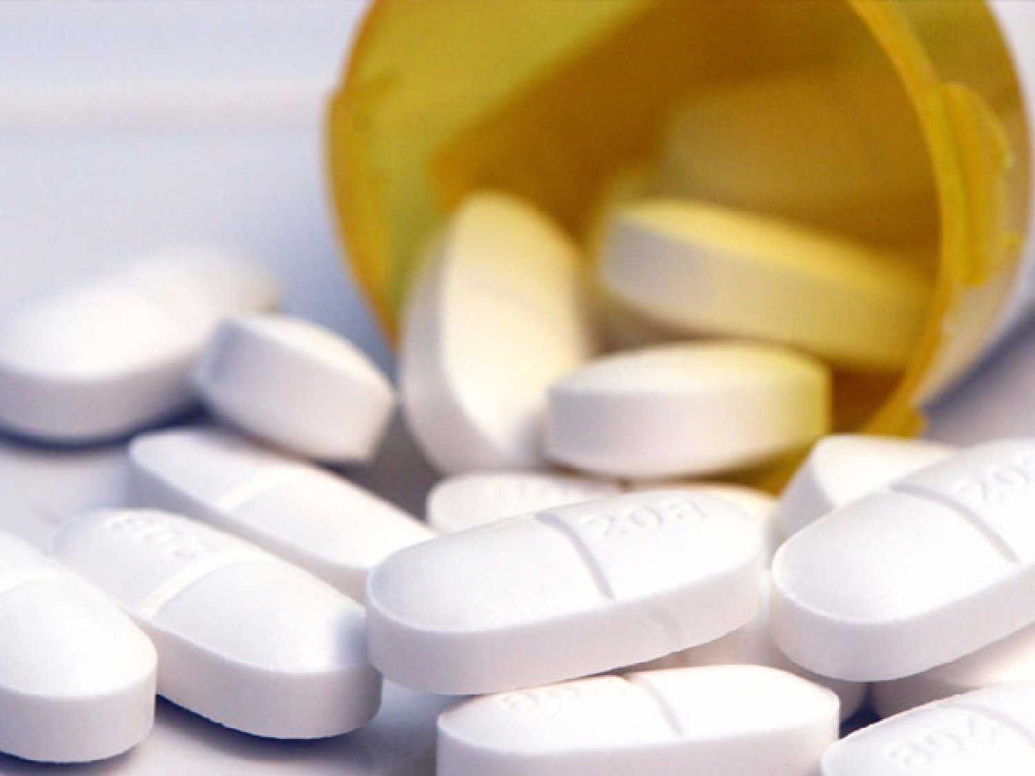 Estudian en Córdoba un nuevo uso del ibuprofeno como antimicrobiano